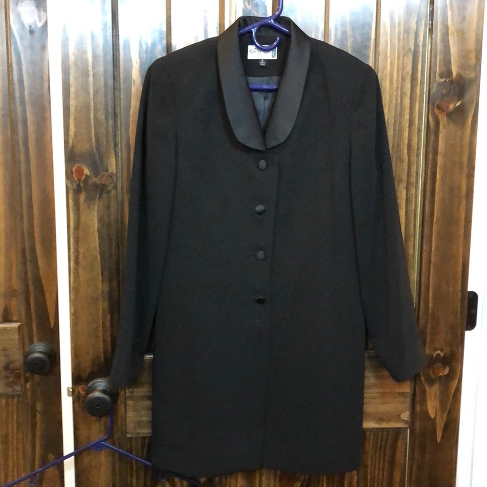 Women’s Kasper suit